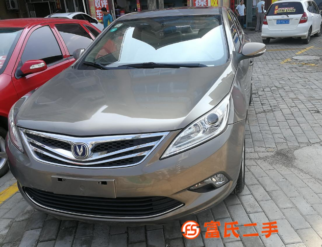 长安逸动轿车 