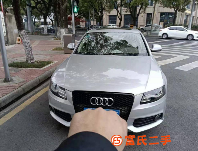 奥迪A4 2009款 A4L 2.0TFSI 无级 132k 