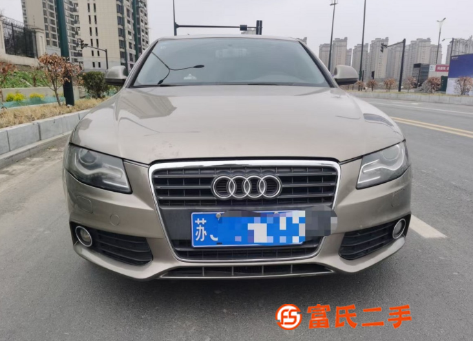奥迪A4 2010款 A4L 2.0TFSI 无级 155k 