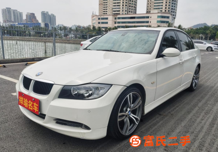 5.68万转06款宝马320i手自一体豪华版 