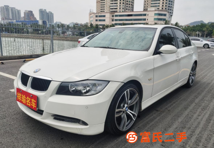 5.68万转06款宝马320i手自一体豪华版 