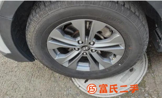现代 胜达 2013款 新胜达 2.4 手自一体 GLS 两 