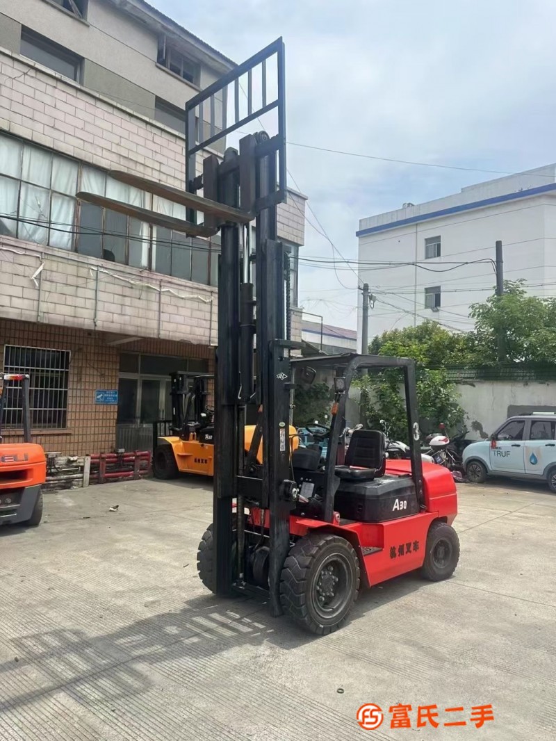 Hangzhou 3-ton three-section gantry rises by 4.5 meters