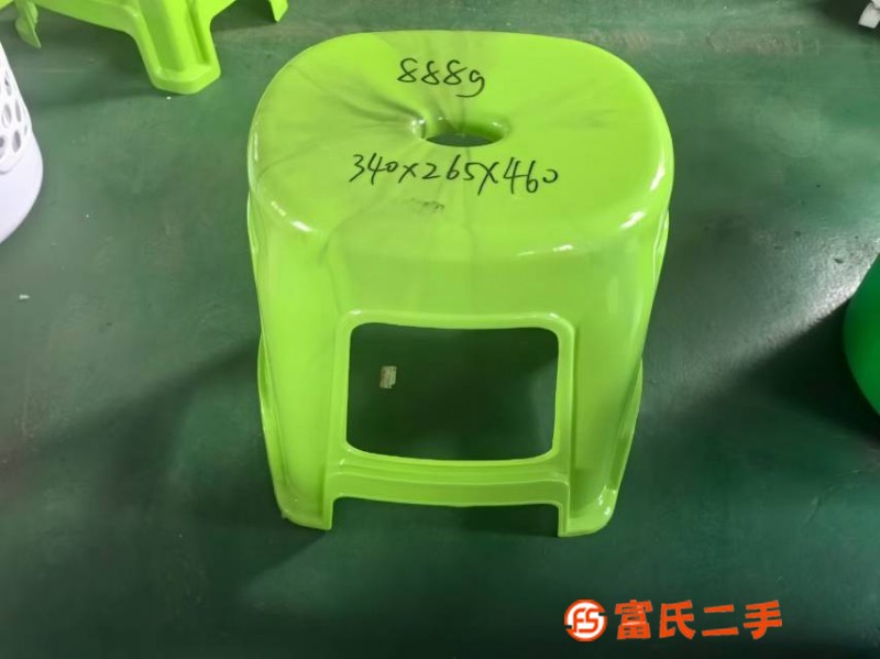 凳子